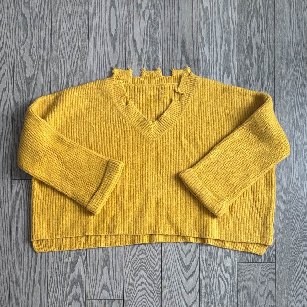 NEW Distressed Sweater🌟